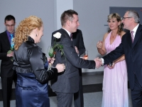 Hostí víta Ing. Miroslav Hlavna s manželkou (vpravo)