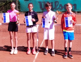 zlava-vitazi-a-finalisti-dvojhier-renata-jamrichova-lucia-hradecka-daniel-balascak-matej-markovic-1