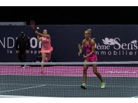 Viktória Kužmová, Arantxa Rusová